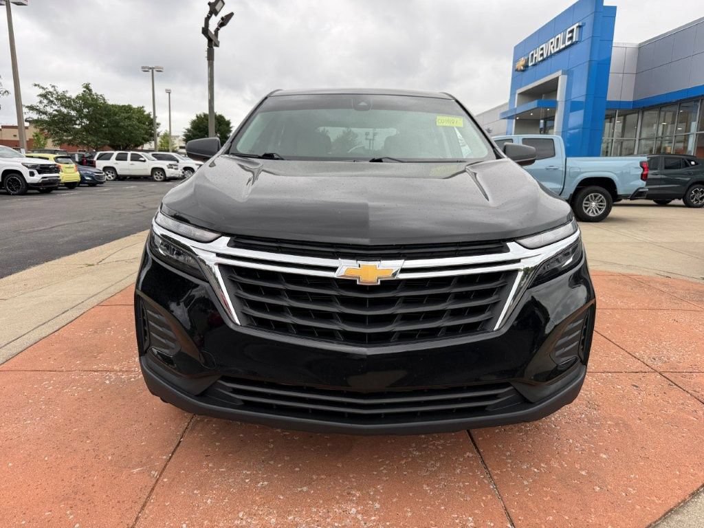 Used 2023 Chevrolet Equinox LS w/ LS Convenience Package FWD image 2