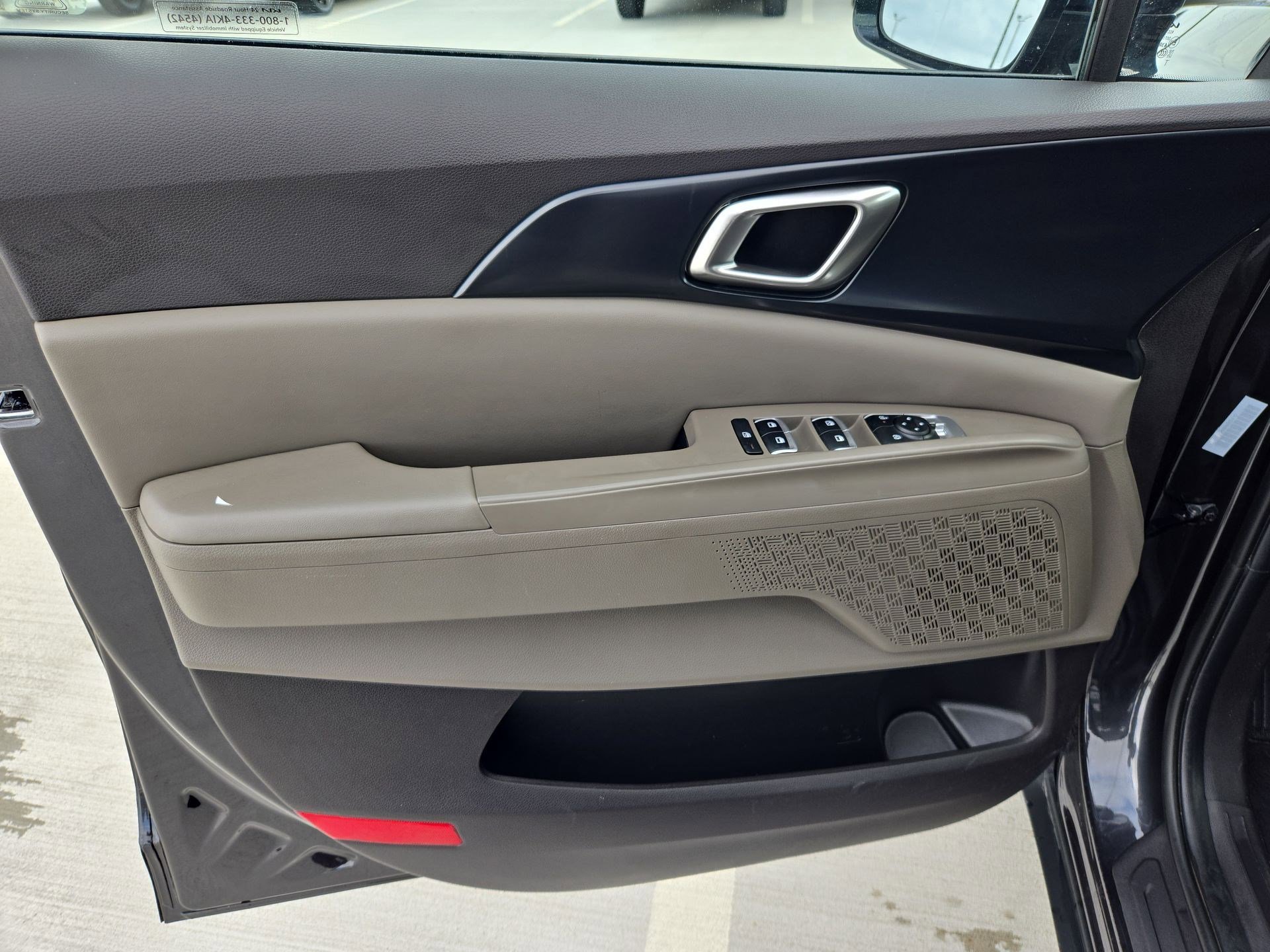 Used 2025 Kia Carnival image 14