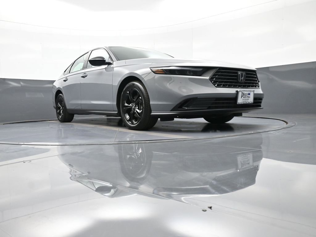 Used 2025 Honda Accord SE image 28