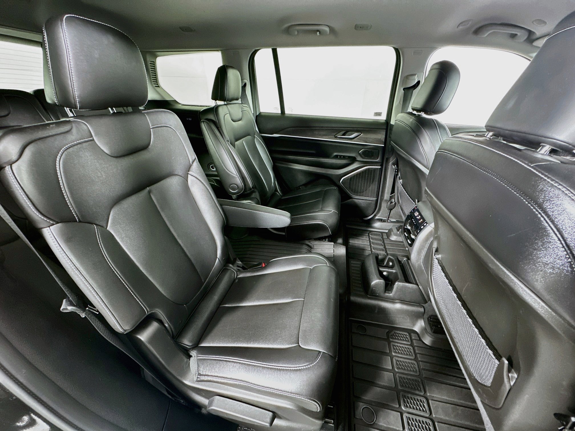 Used 2023 Jeep Grand Cherokee L Limited RWD image 29