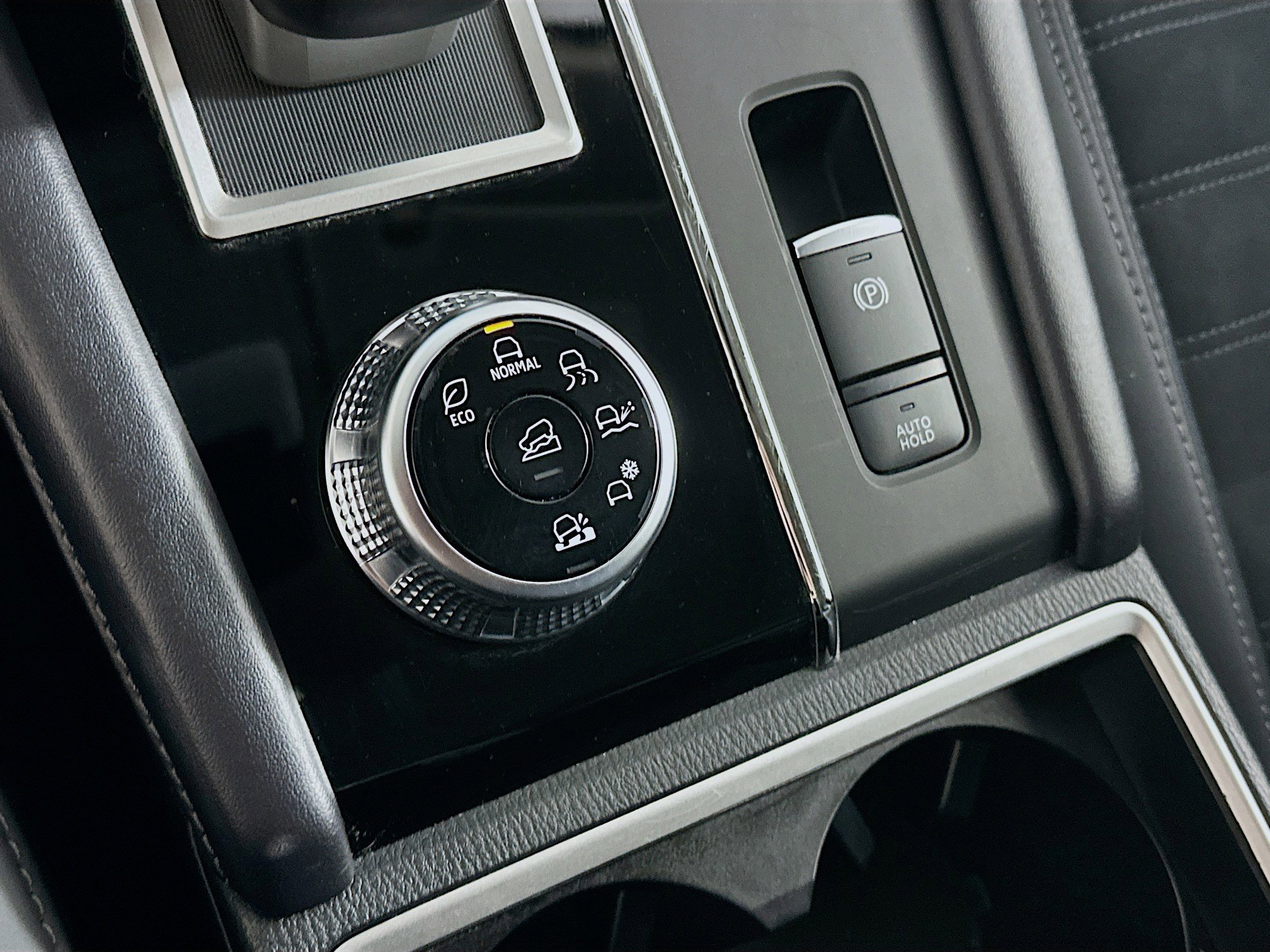 Used 2024 Mitsubishi Outlander SE image 26