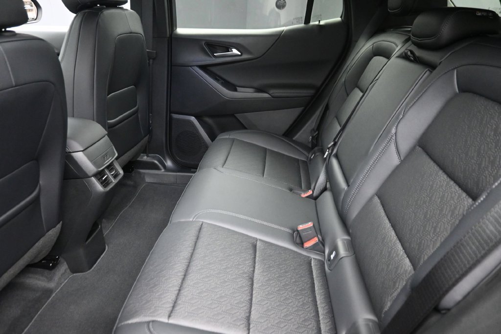 New 2027 Chevrolet Equinox LT w/ Convenience Package II AWD/4WD image 12