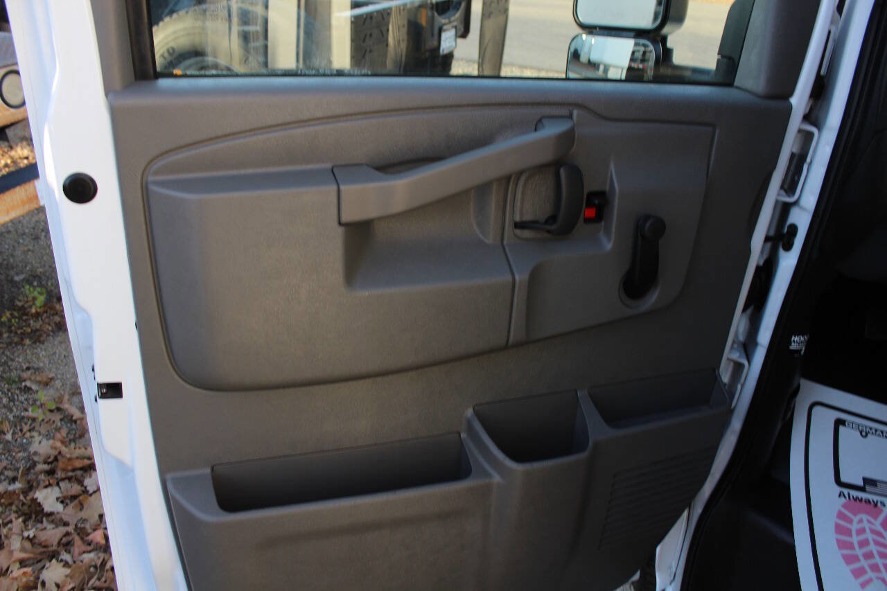 Used 2023 GMC Savana 3500 RWD image 15