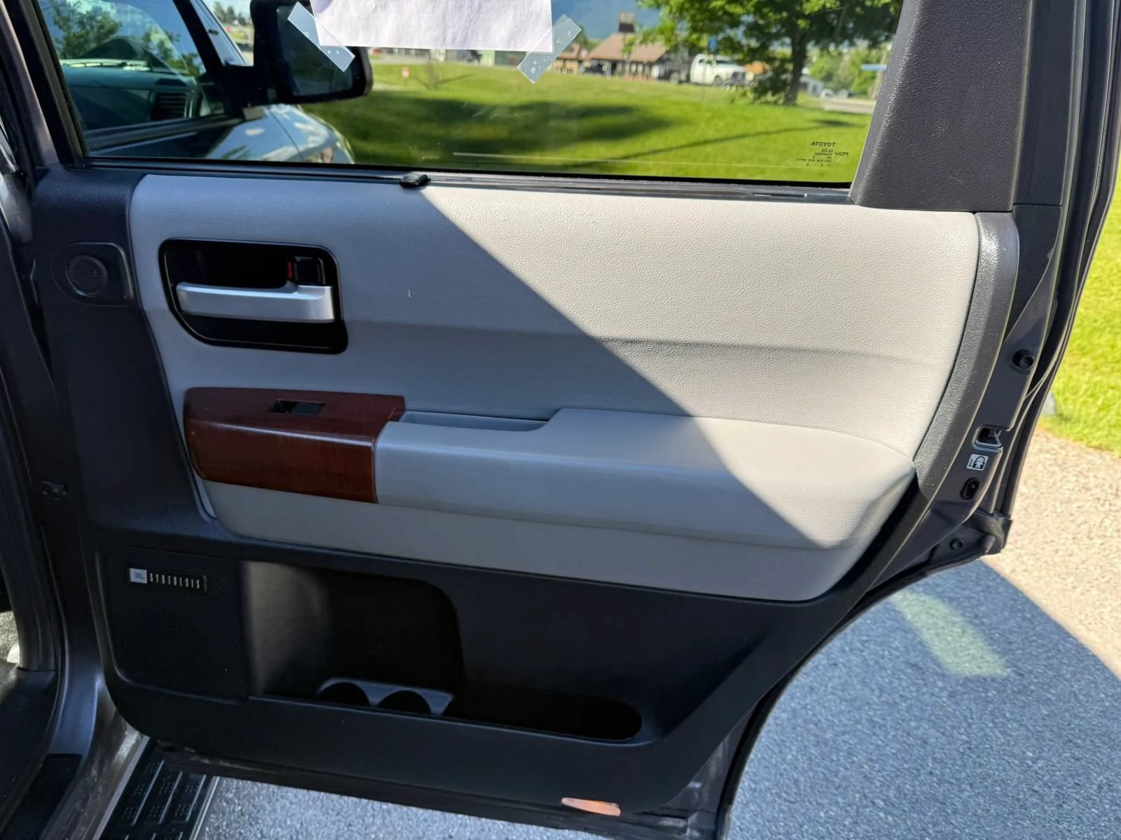 Used 2014 Toyota Sequoia Platinum AWD/4WD image 17