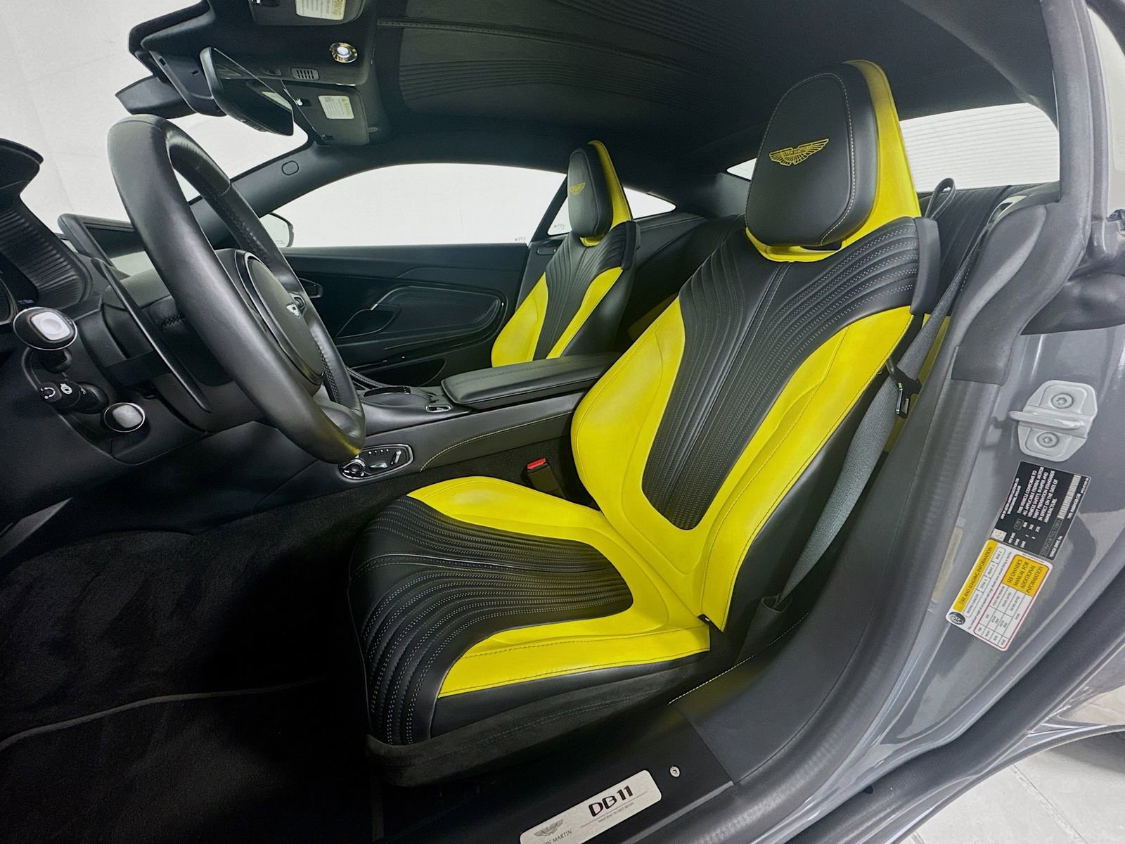 Used 2022 Aston Martin DB11 Coupe image 20