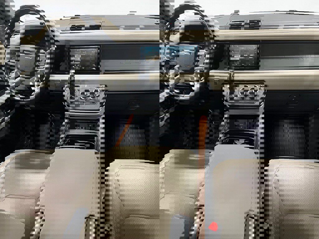 Used 2024 Land Rover Defender 110 S image 29