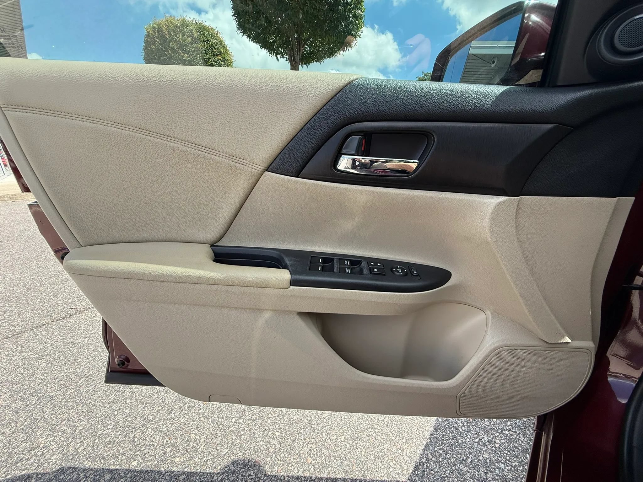 Used 2015 Honda Accord EX image 28