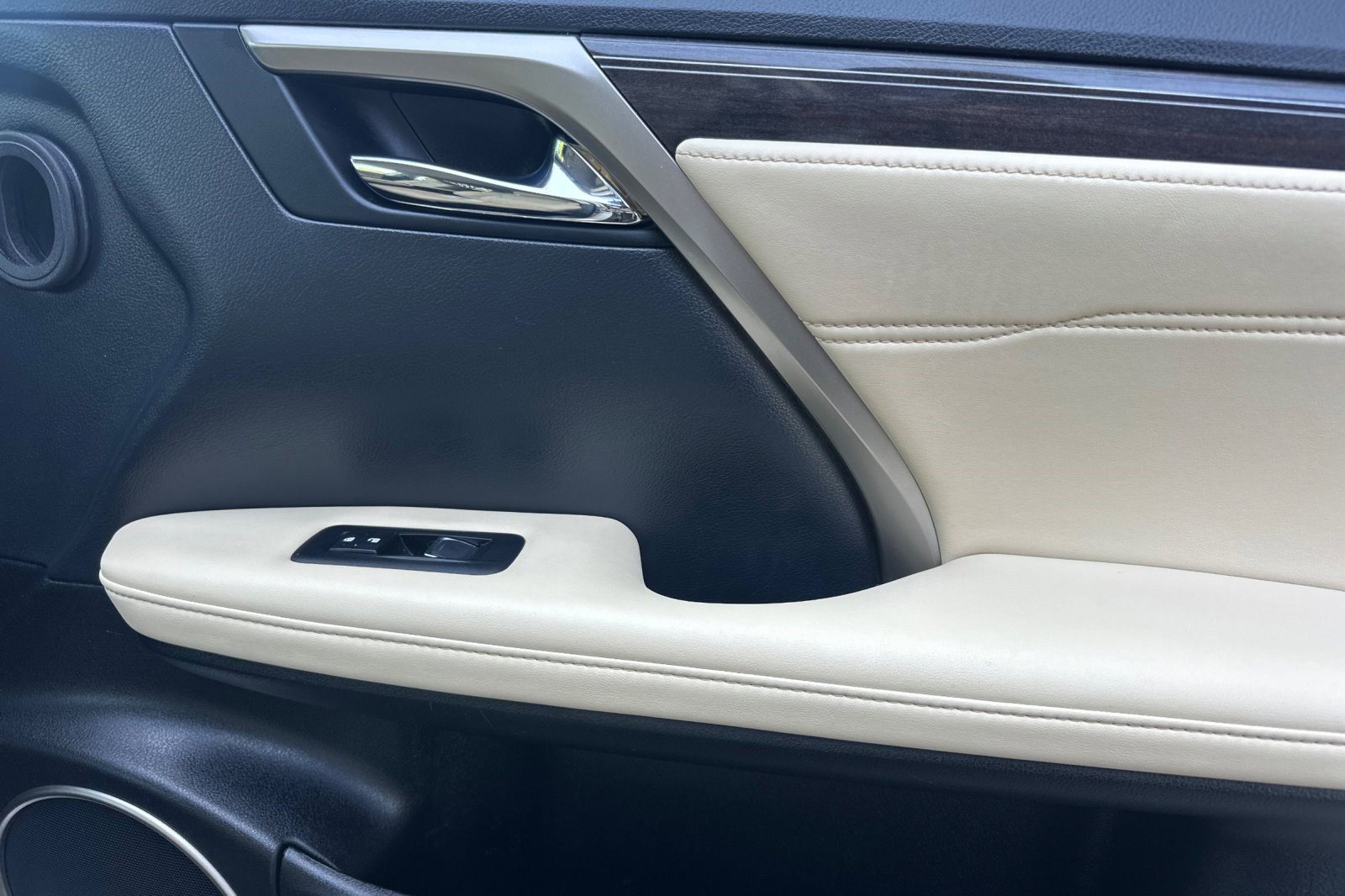 Used 2021 Lexus RX 450h AWD w/ Luxury Package image 21