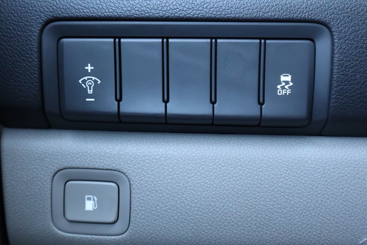 Used 2015 Kia Sedona LX w/ LX Convenience Package image 28