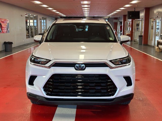 Certified 2024 Toyota Grand Highlander AWD image 8