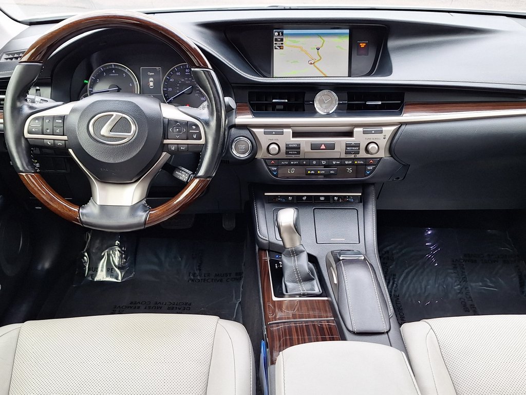 Used 2017 Lexus ES 350 w/ Luxury Package FWD image 13