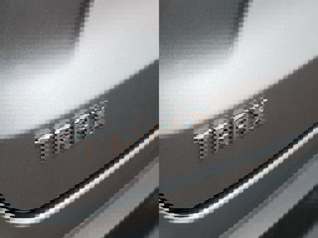 Used 2025 Chevrolet Trax LT w/ LT Convenience Package image 16