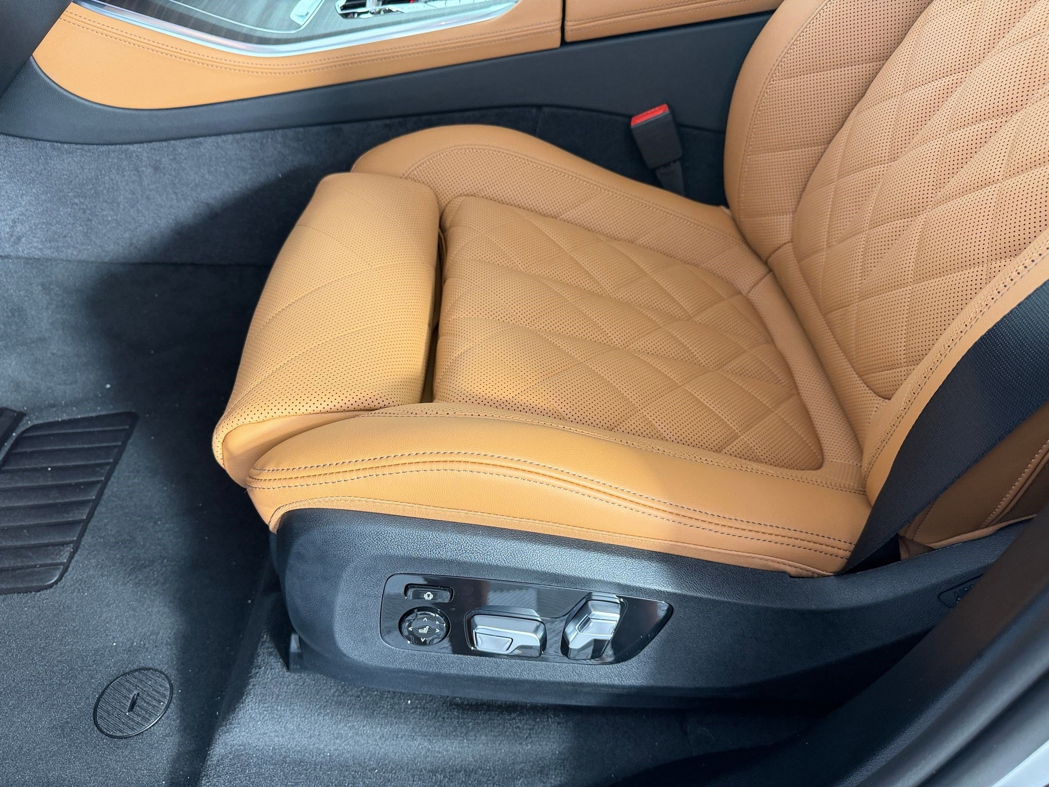 New 2026 BMW X5 xDrive40i w/ Climate Comfort Package image 13