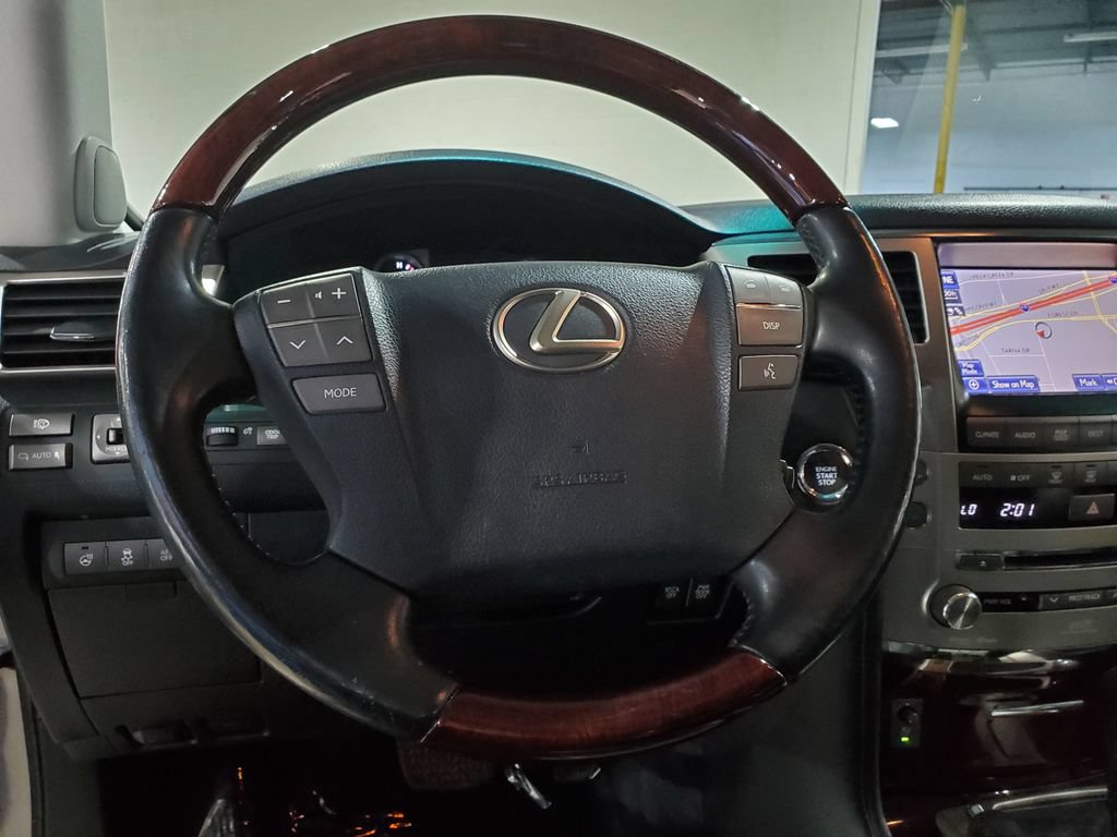 Used 2013 Lexus LX 570 4WD w/ Luxury Pkg image 30