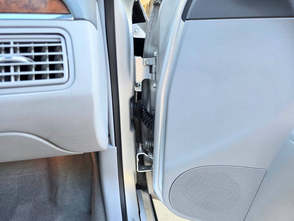 Used 2005 Buick LaCrosse CXL w/ Chrome Appearance Package FWD image 26