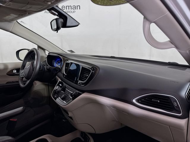 Used 2017 Chrysler Pacifica Touring image 28