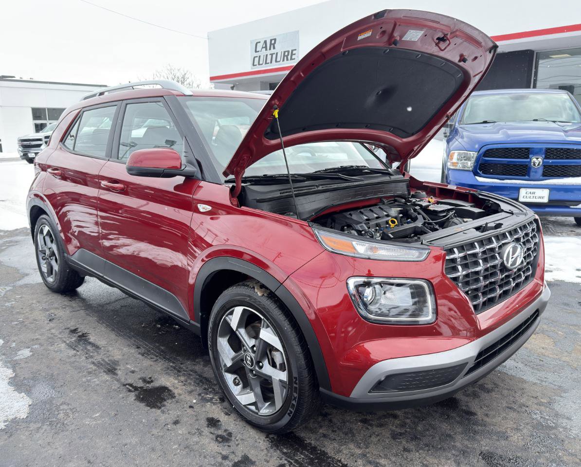 Used 2024 Hyundai Venue SEL FWD image 14