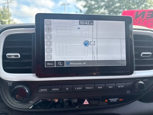 Used 2024 Hyundai Venue Limited image 31