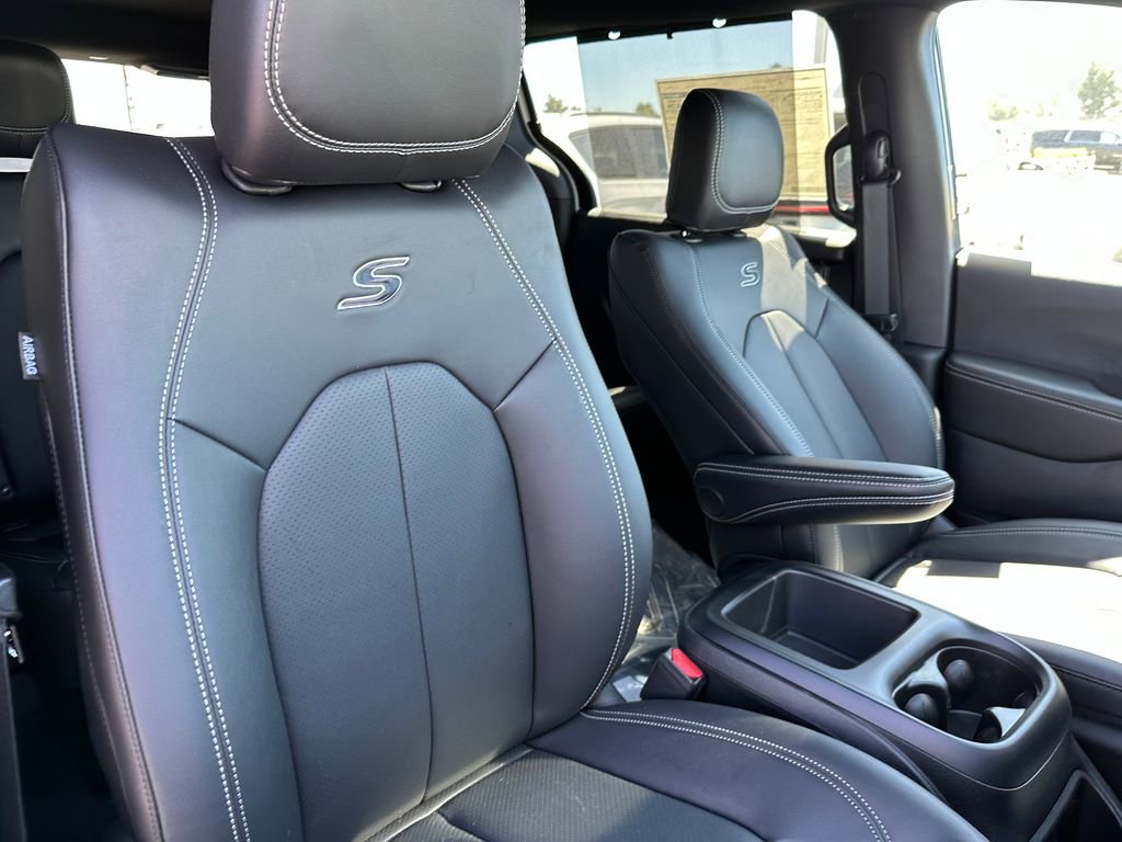 New 2026 Chrysler Pacifica Select FWD image 17