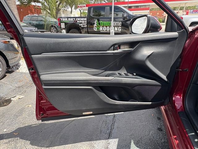 Used 2018 Toyota Camry XSE image 23