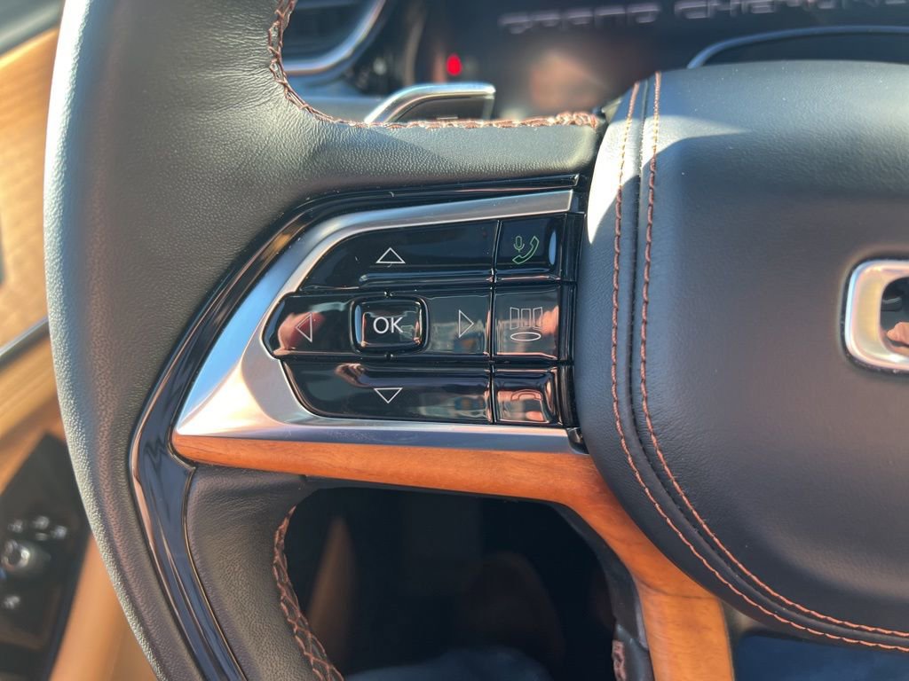 Used 2024 Jeep Grand Cherokee L Summit AWD/4WD image 35