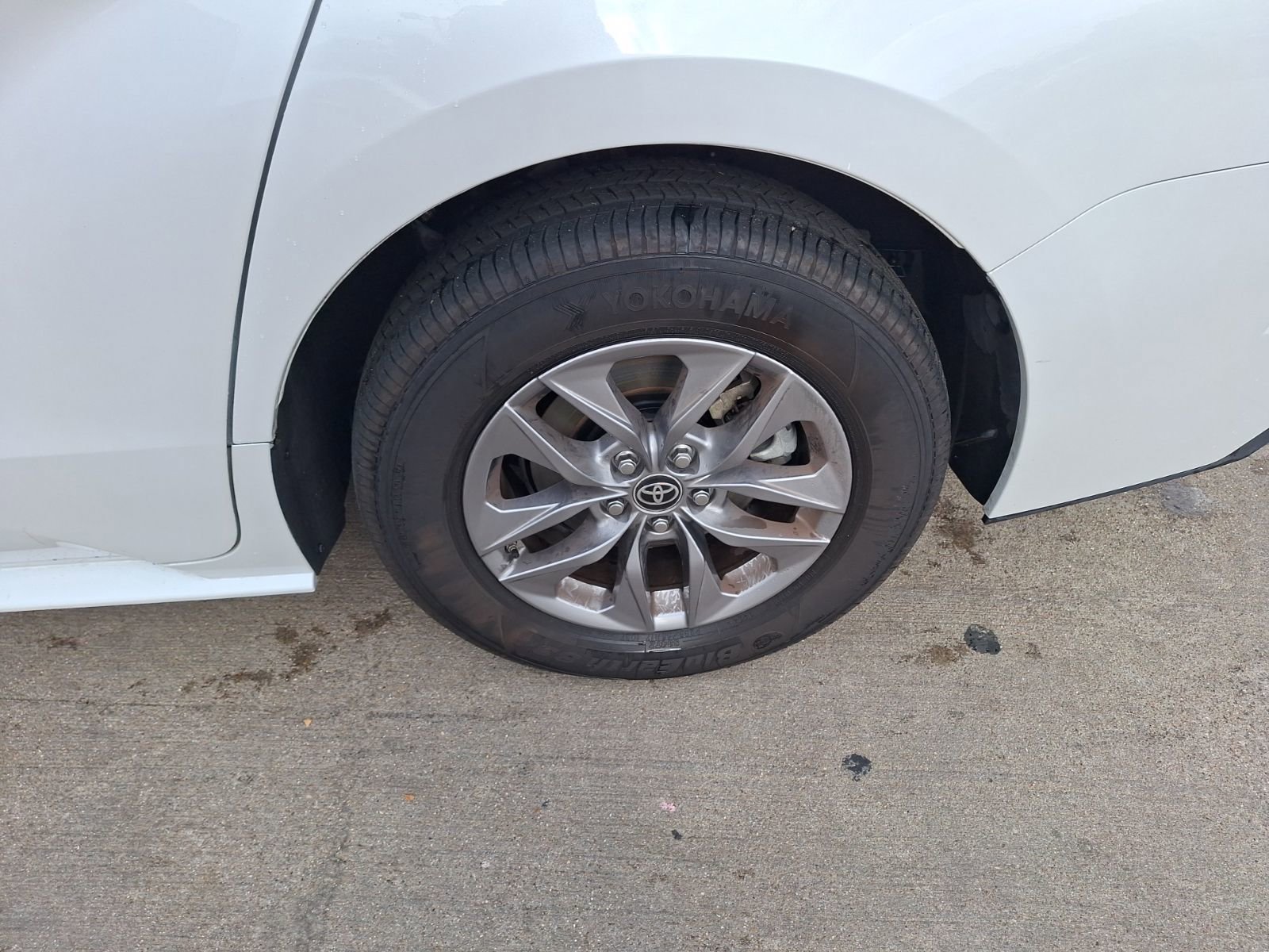 Used 2025 Toyota Sienna XLE image 11