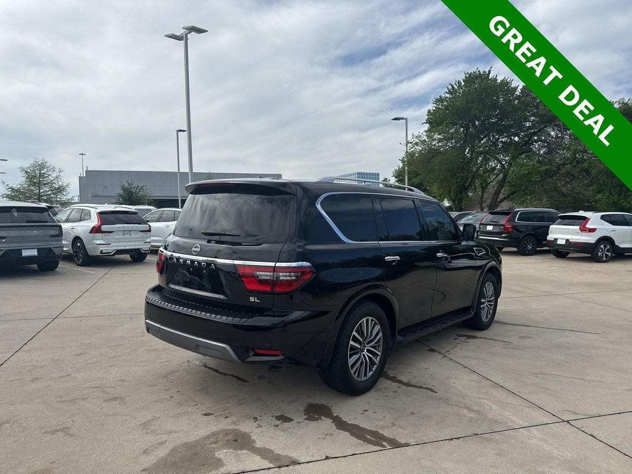 Used 2024 Nissan Armada SL w/ Captain's Chairs Package image 5