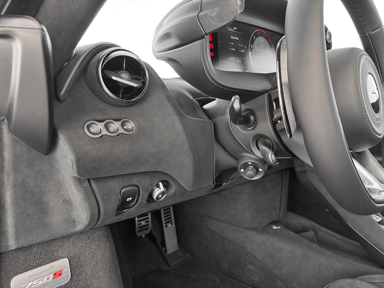 Used 2026 McLaren 750S RWD image 17