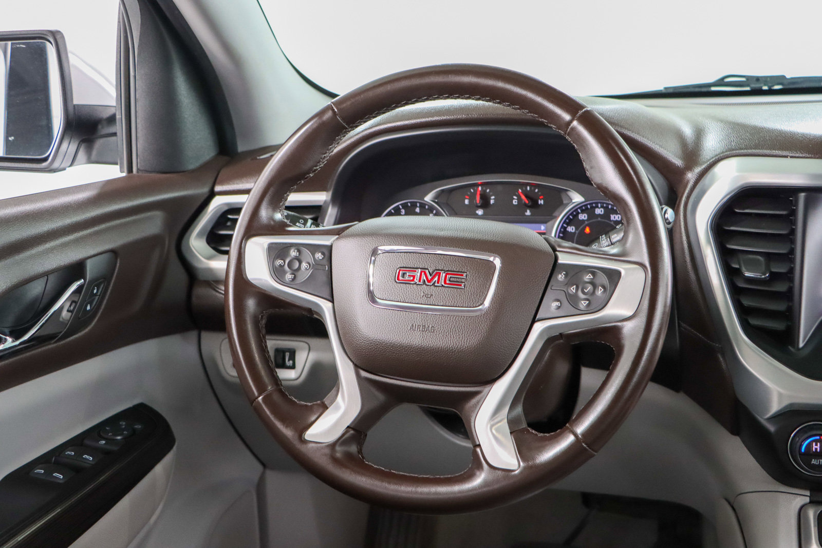 Used 2023 GMC Acadia SLT AWD/4WD image 12