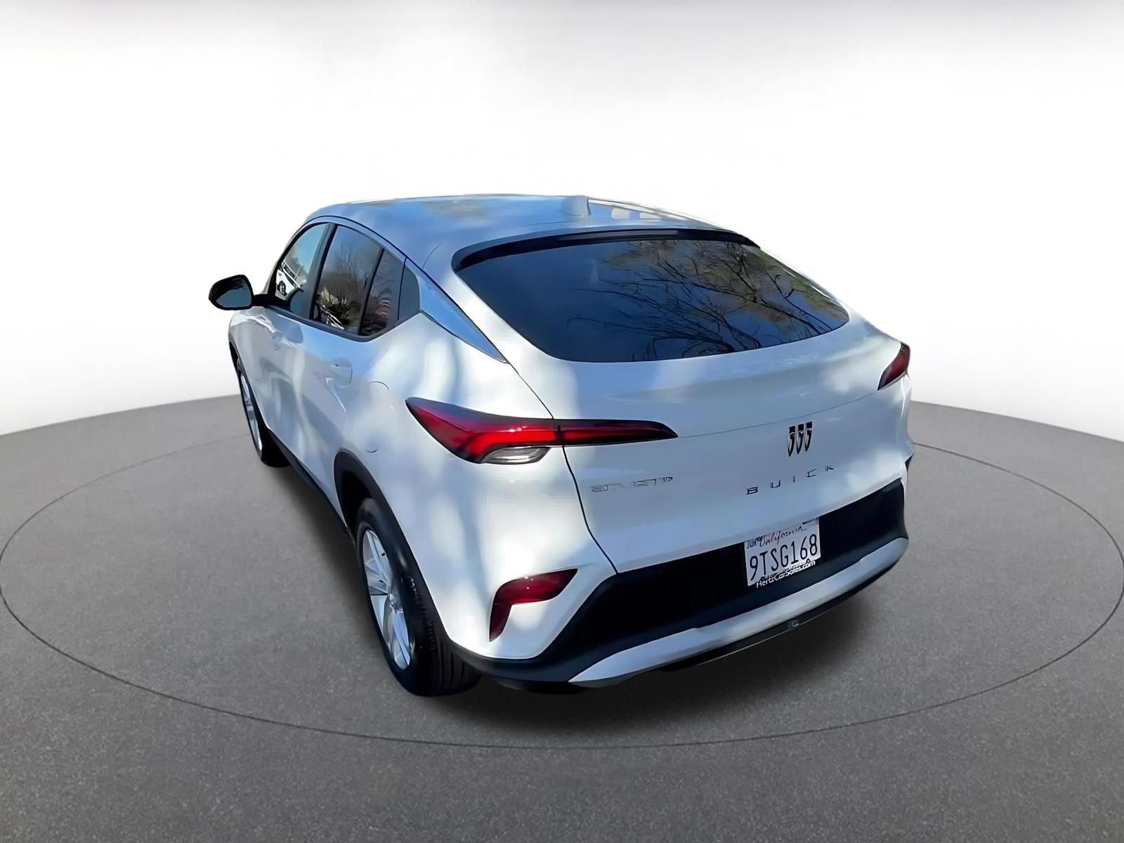 Used 2025 Buick Envista Preferred image 11