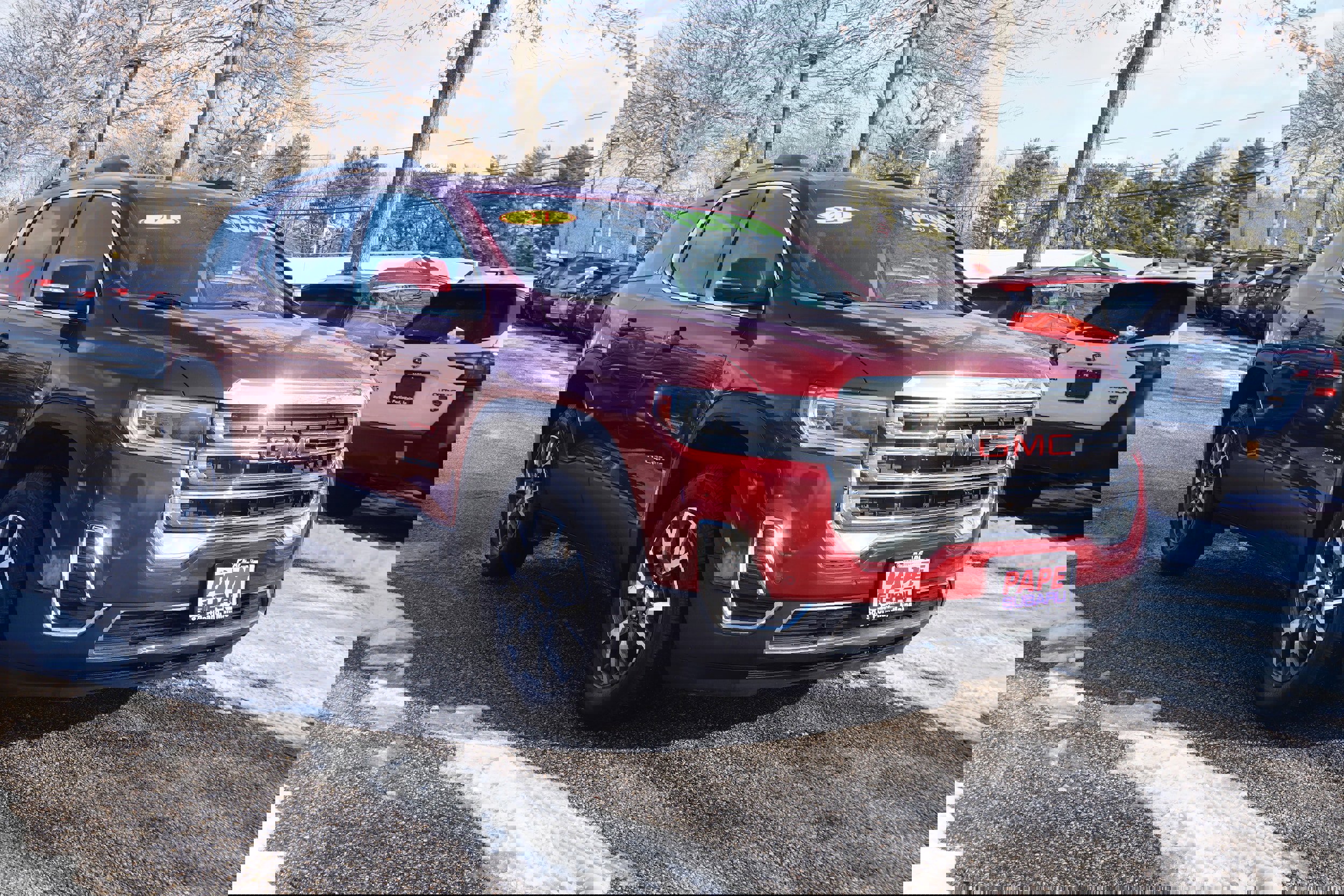 Used 2021 GMC Acadia SLE w/ Driver Convenience Package image 3