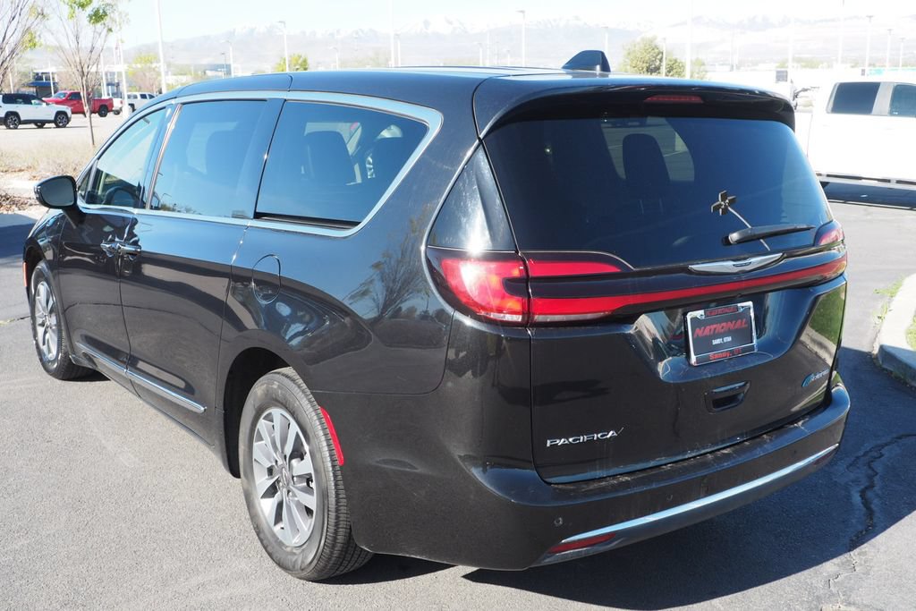 Used 2023 Chrysler Pacifica Limited FWD image 4