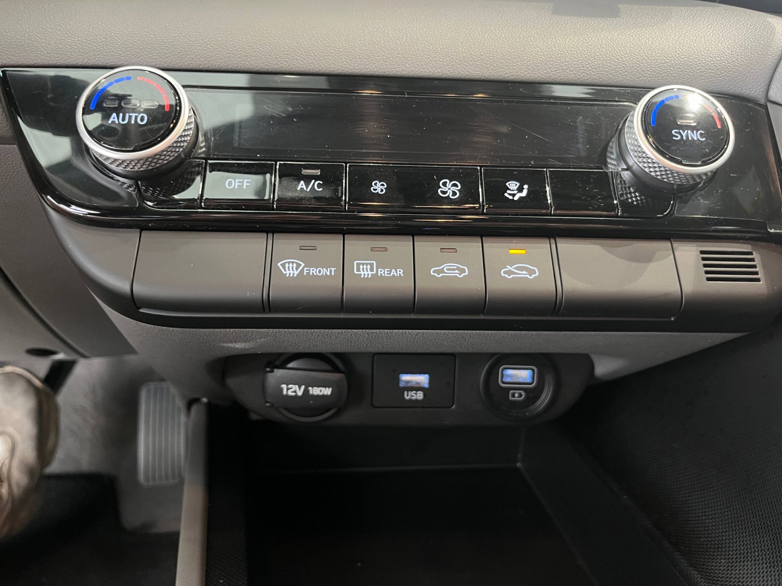 Used 2023 Hyundai Elantra SEL image 26