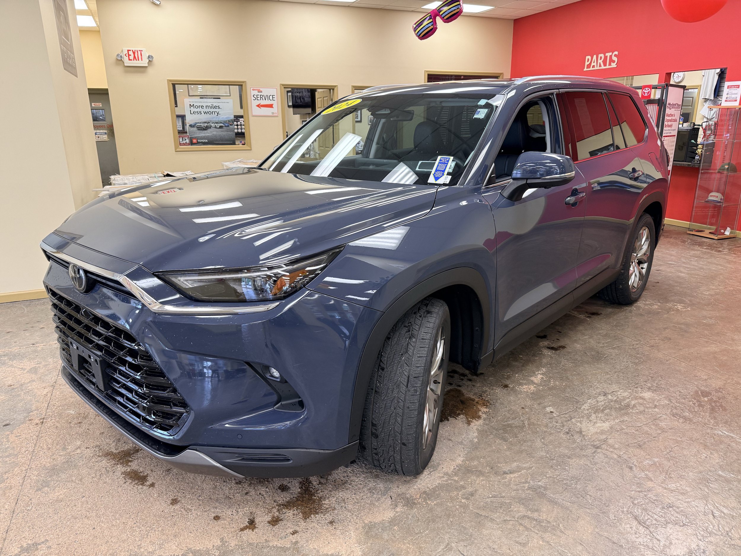 Used 2024 Toyota Grand Highlander AWD image 3