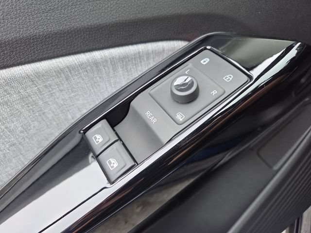 Used 2023 Volkswagen ID.4 Pro RWD image 8