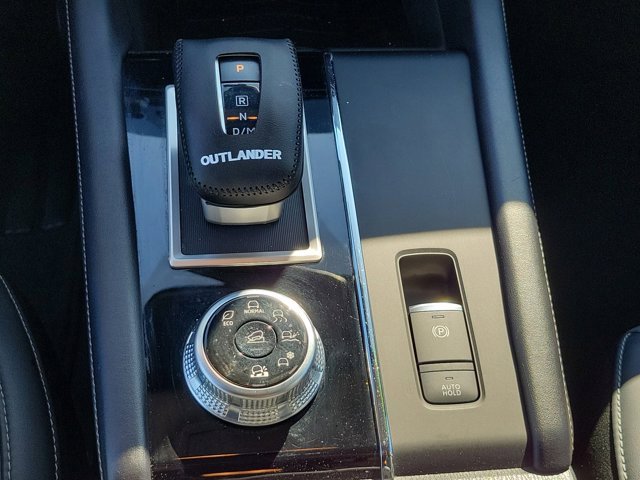 Used 2022 Mitsubishi Outlander SE image 32