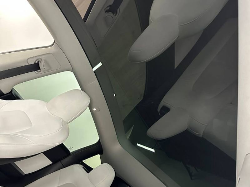 Used 2022 Tesla Model Y Long Range image 39