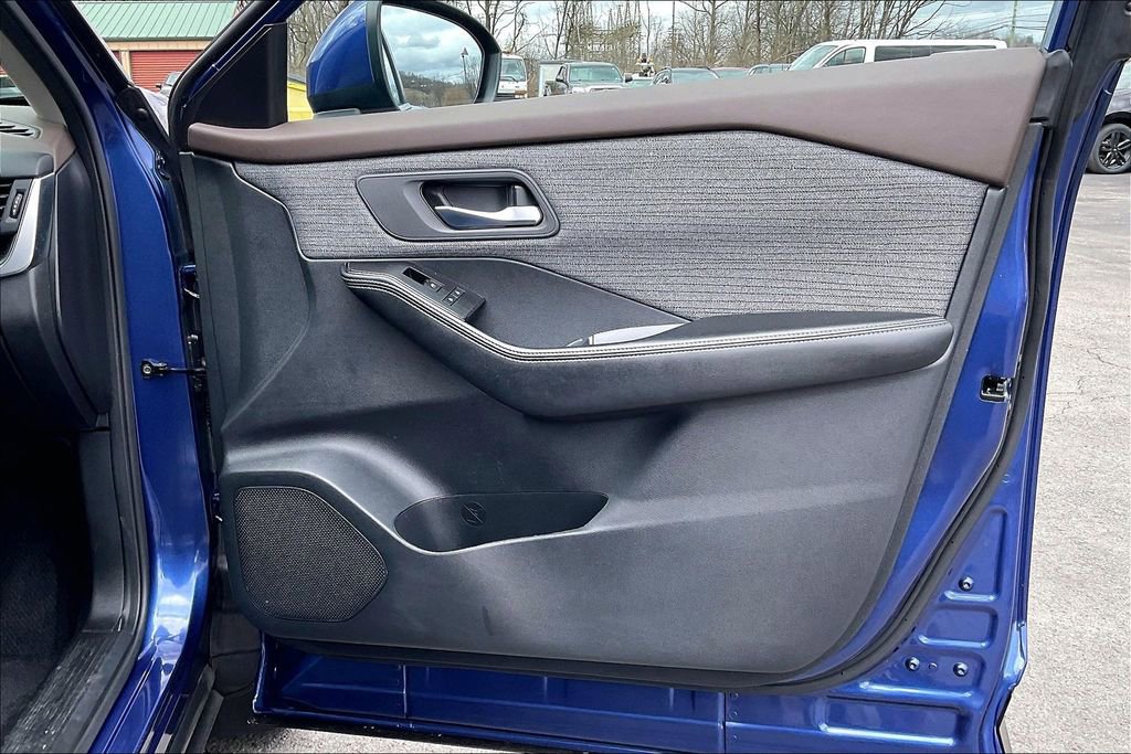 Used 2023 Nissan Rogue SV image 23