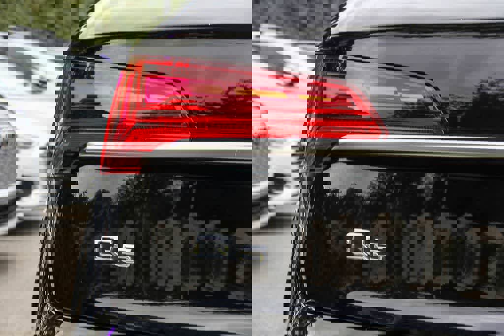 Used 2023 Audi Q5 2.0T Premium w/ Convenience Package image 11