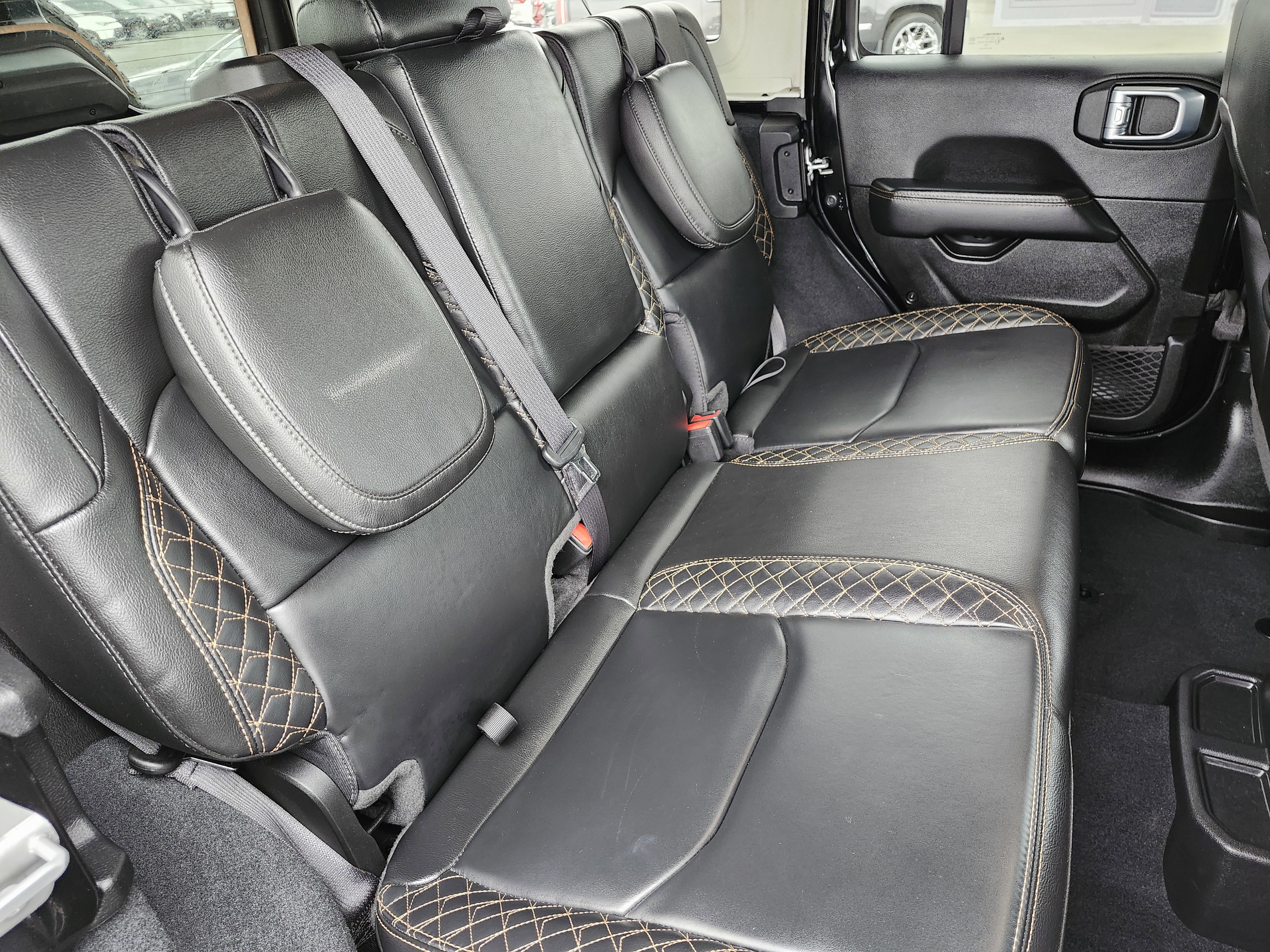 Used 2022 Jeep Wrangler Unlimited Sahara image 21