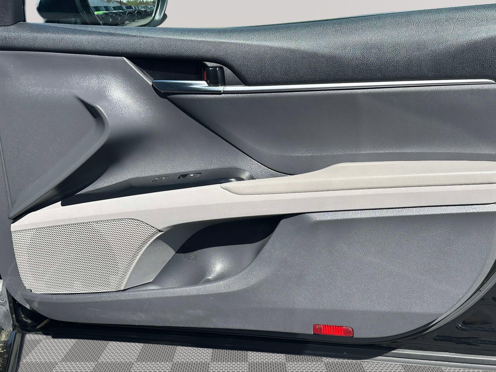 Used 2020 Toyota Camry SE image 21