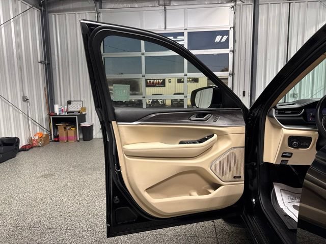 Used 2021 Jeep Grand Cherokee L Limited AWD/4WD image 7