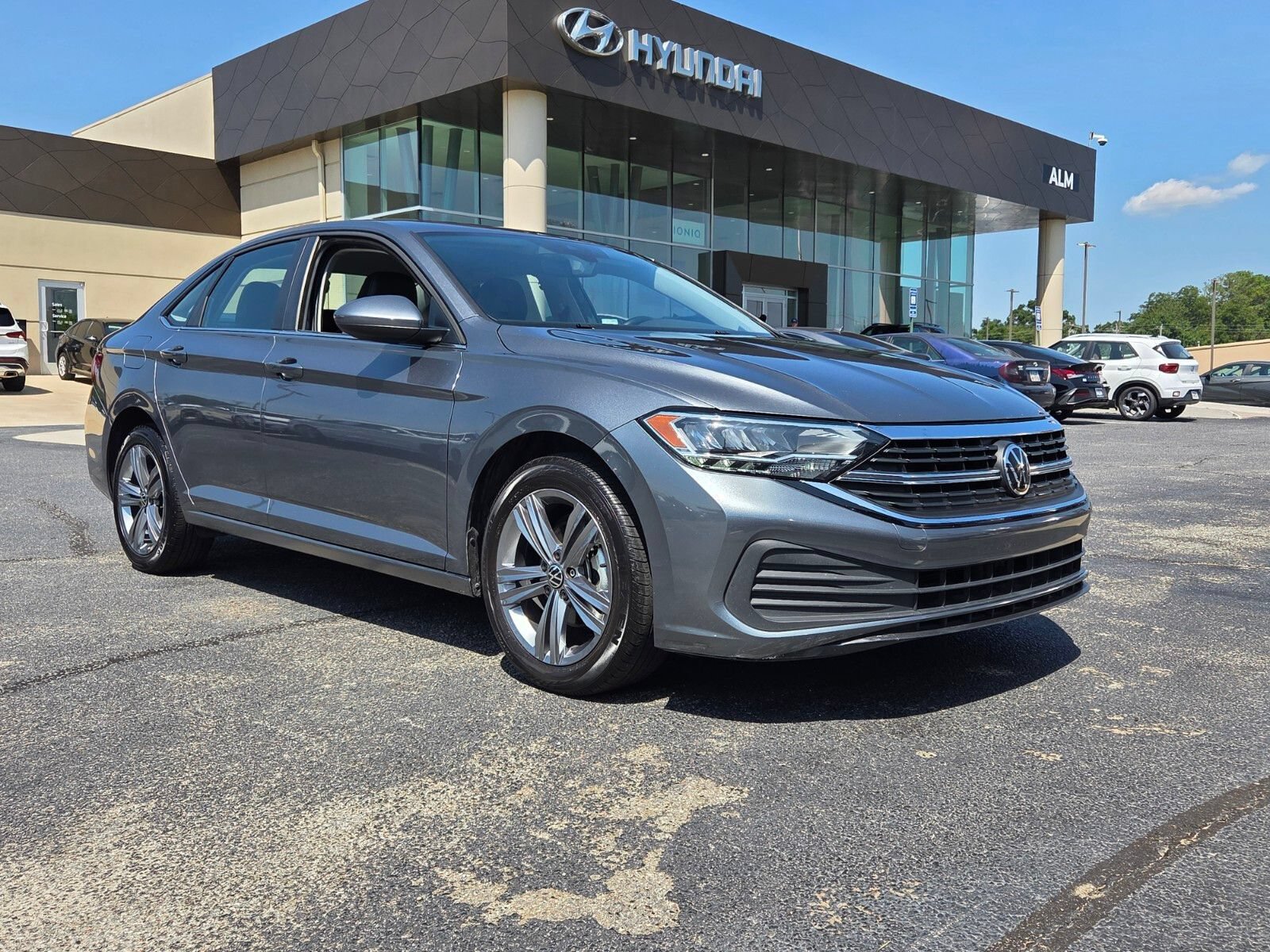 Used 2024 Volkswagen Jetta SE FWD video 1
