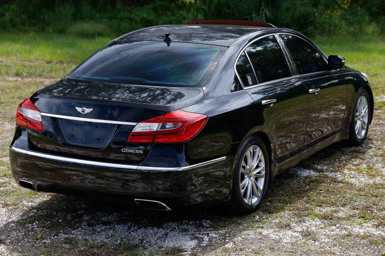 Used 2013 Hyundai Genesis 3.8 w/ Premium Pkg RWD image 11