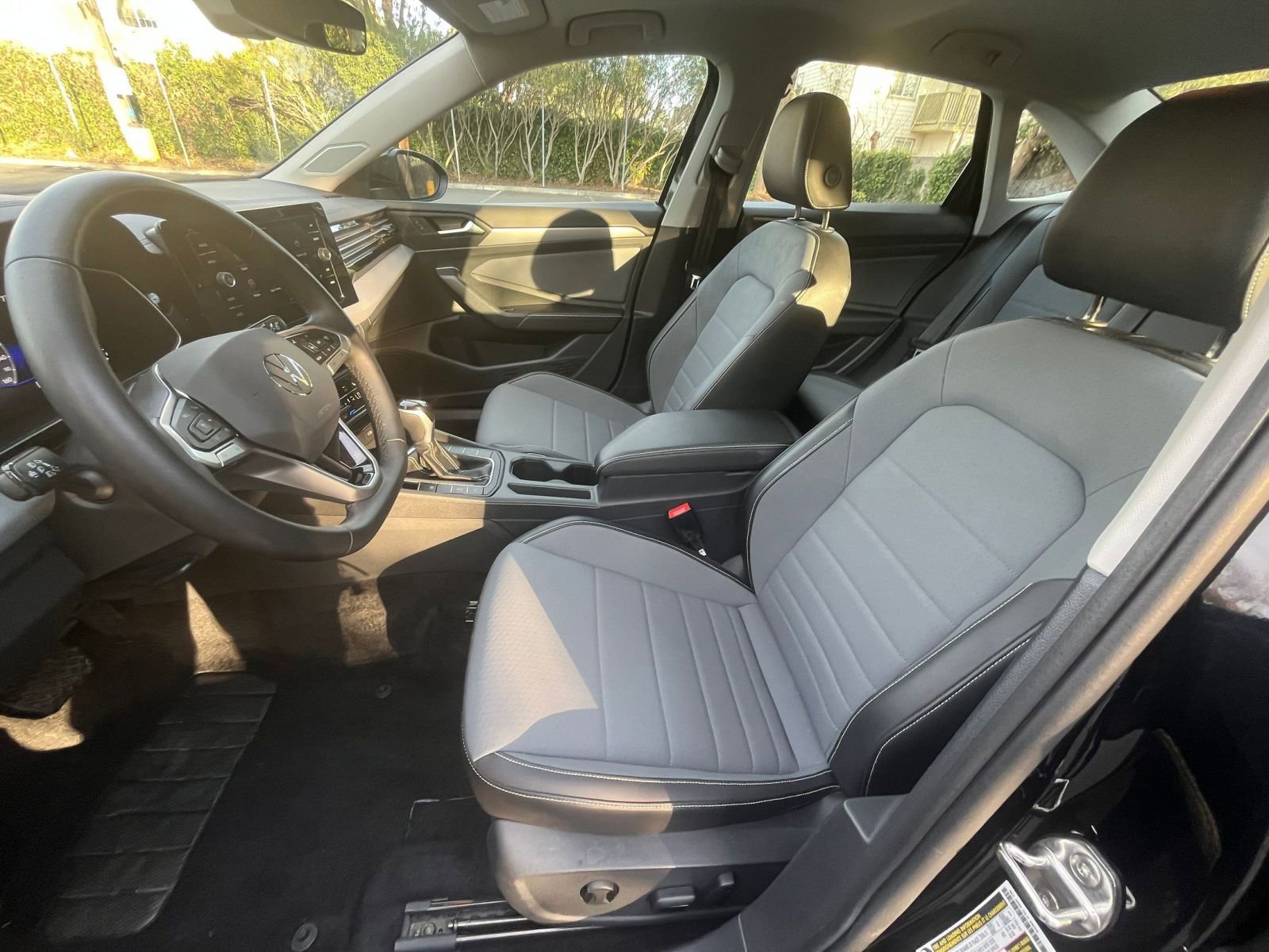 Used 2025 Volkswagen Jetta SE image 27