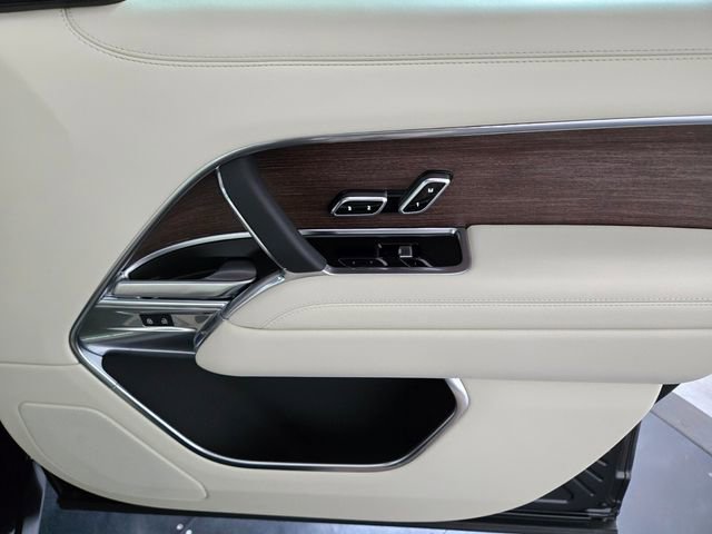 Used 2025 Land Rover Range Rover Long Wheelbase SE image 24