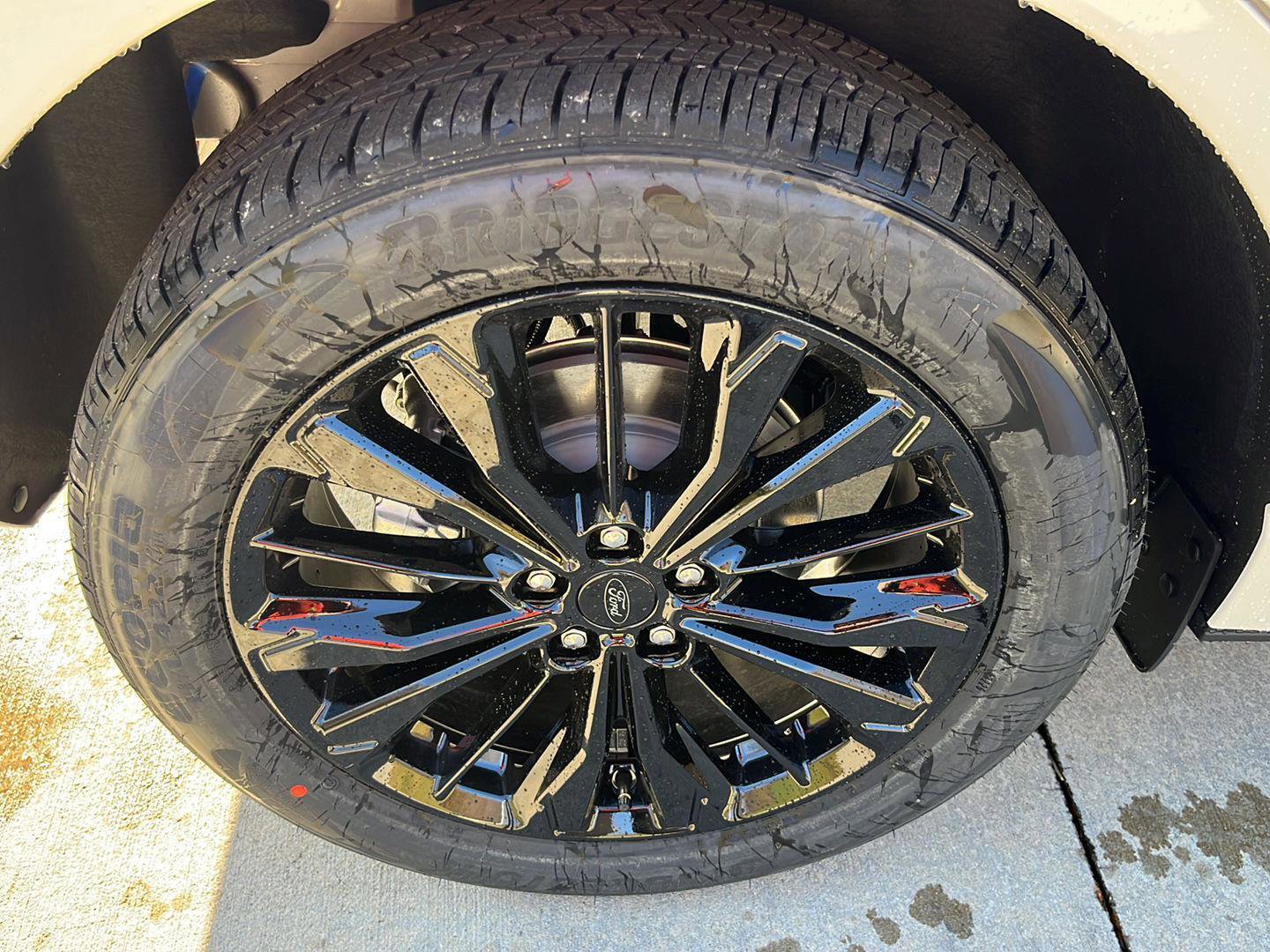 New 2025 Ford Escape ST-Line Elite w/ Equipment Group 501A image 35