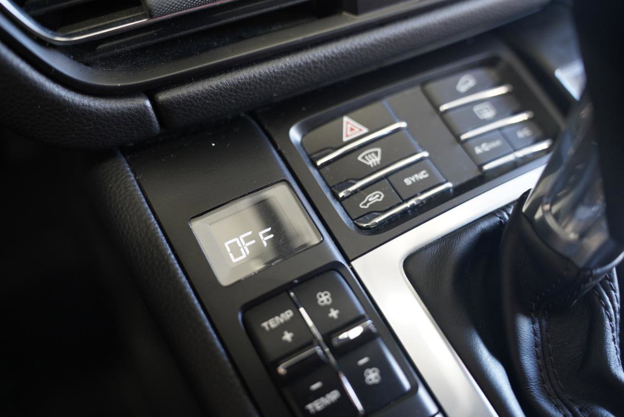 Used 2020 Porsche Macan AWD/4WD image 24