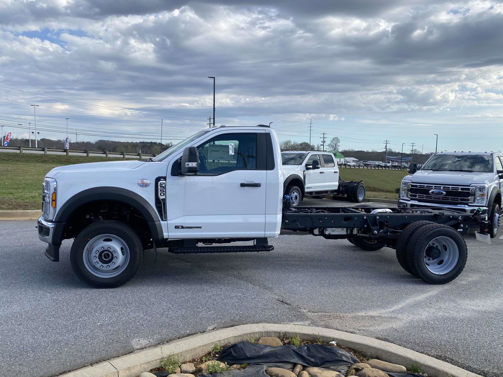 New 2026 Ford F550 4x4 Regular Cab Super Duty image 4