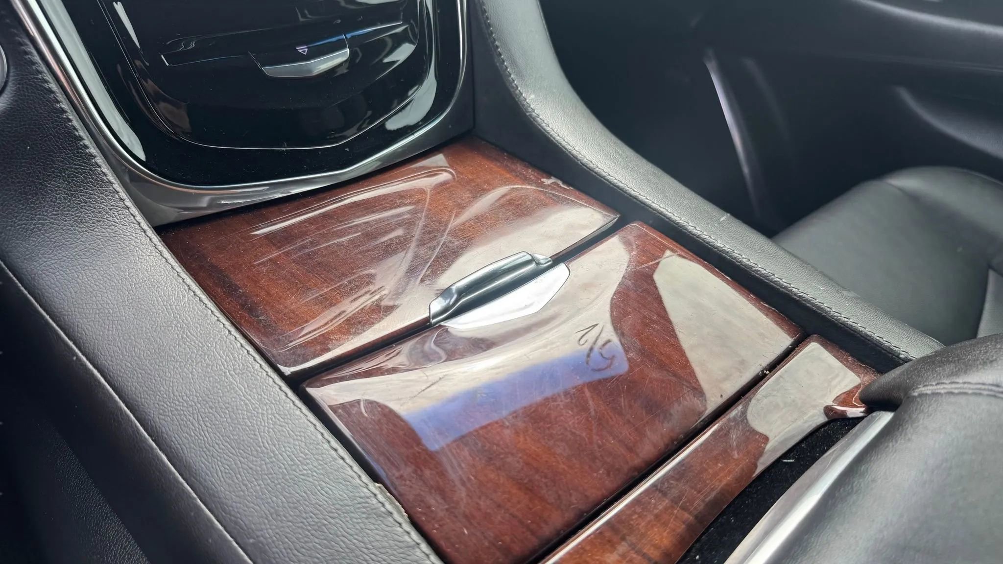 Used 2015 Cadillac Escalade Premium RWD image 30